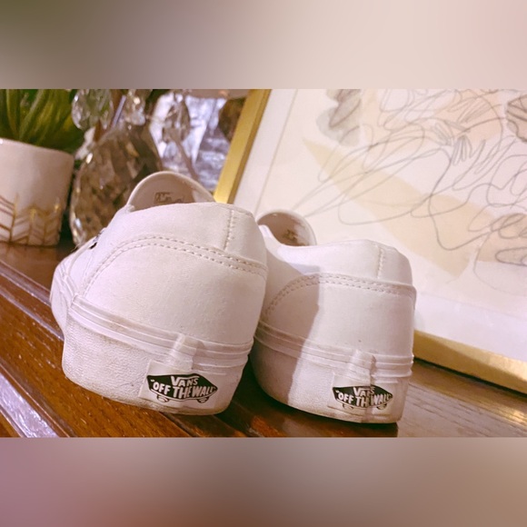 Vans Pride Rainbow Heart Sneakers (Retail $80) - Picture 6 of 8